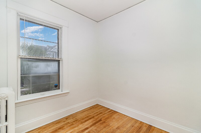 Building Photo - 822 W 35th St