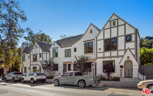 Building Photo - 2607 Beachwood Dr