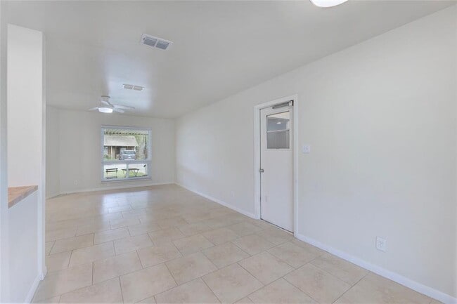 Building Photo - 2713 Friar Tuck Ln