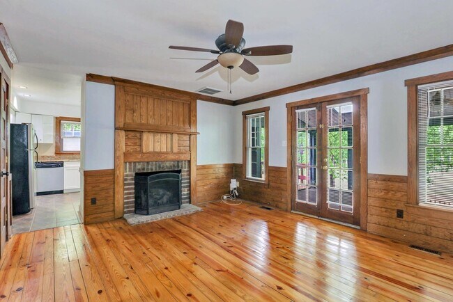 Building Photo - 3 Bedroom Cape in Brandermill!