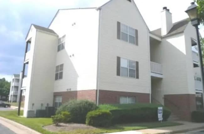 Building Photo - 200 Grosvenor Ln