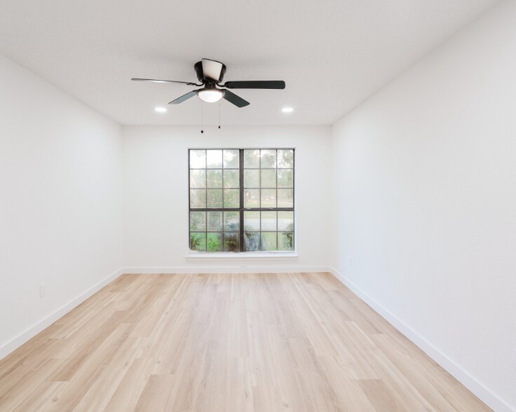 Building Photo - 301 Sheffield Dr