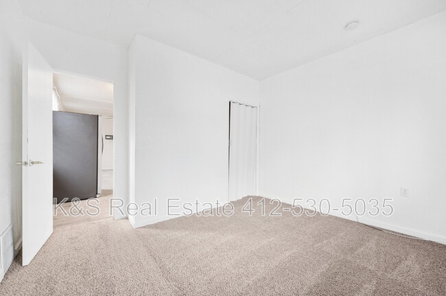 Building Photo - 2410 Collins St