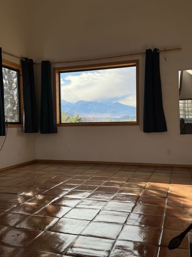 Building Photo - wonderful 3 bedroom home in serene setting