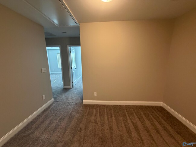 Building Photo - 3203 McClellan Wy SE