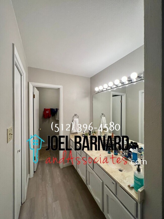 Building Photo - Available Mid July: Just steps Away from Campus and Frisbee Golf Course