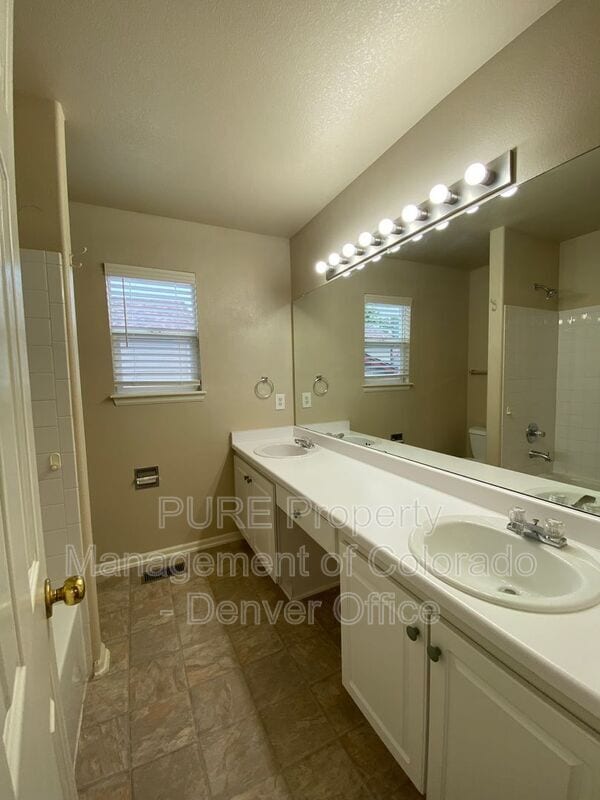 Building Photo - 2573 Cove Creek Ct