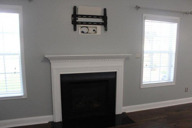 Building Photo - 648 Stonebriar Ave