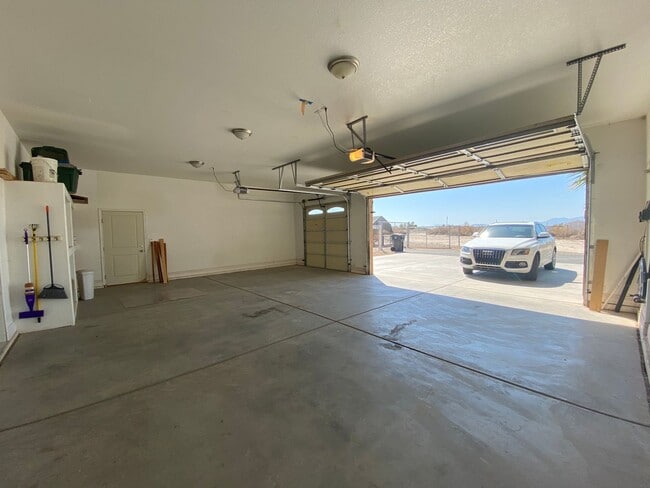 Building Photo - CALVADA VALLEY U.1 - Oakleaf Avenue