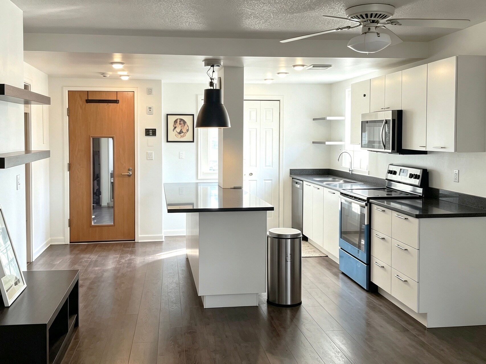 Kitchen - 100 Ledgewood Dr