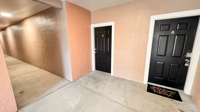 Building Photo - Two Bedroom in Metrowest AVAILABLE NOW!