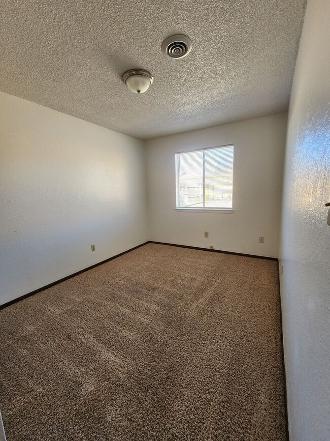 Building Photo - 3BD Behind Define Fitness on 21st