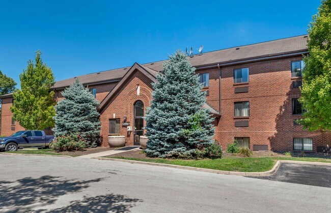 Building Photo - 9750 Lakeshore Dr E