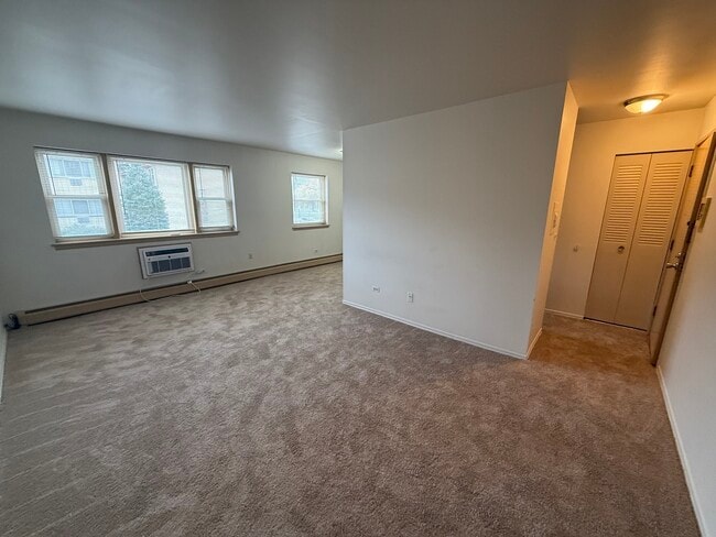 Building Photo - 3001 N Thatcher Ave