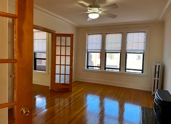 Building Photo - 1130 W Pratt Blvd