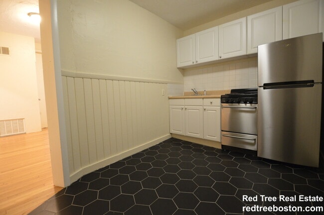 Building Photo - 303 Hancock St