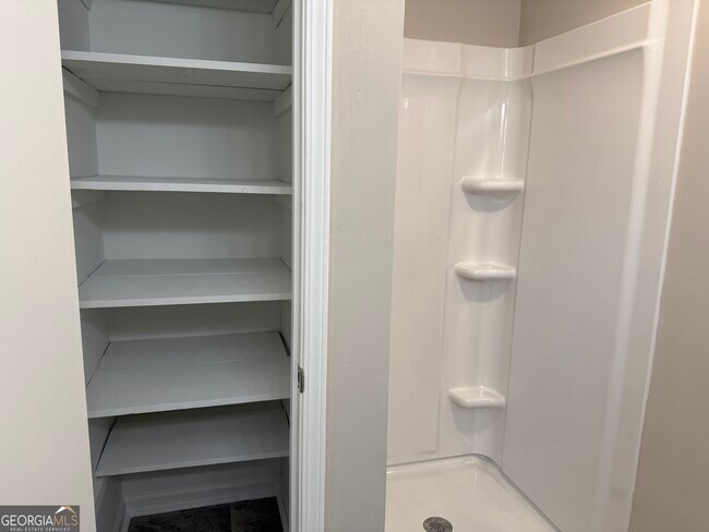 Building Photo - 731 Moon Bridge Rd