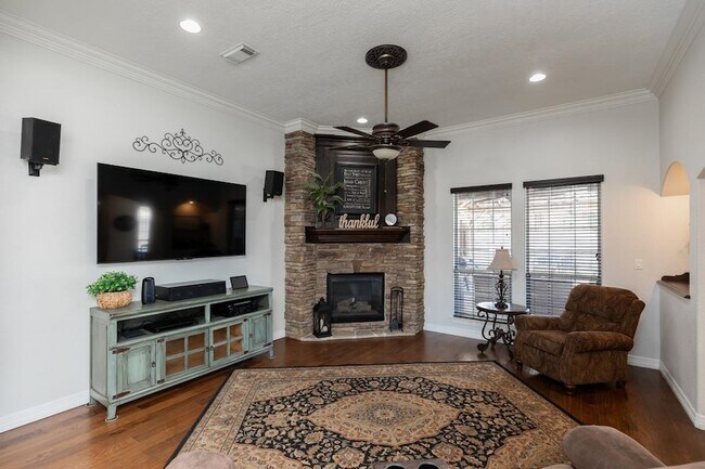 Building Photo - 665 Winchester Dr