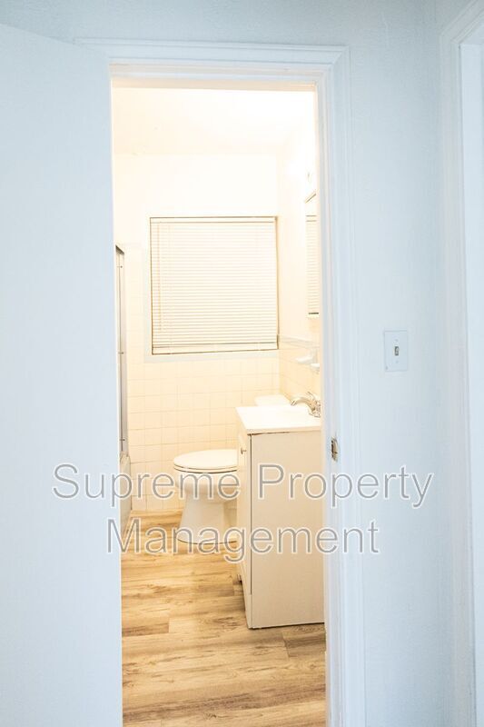 Building Photo - 1300 13th Ave S