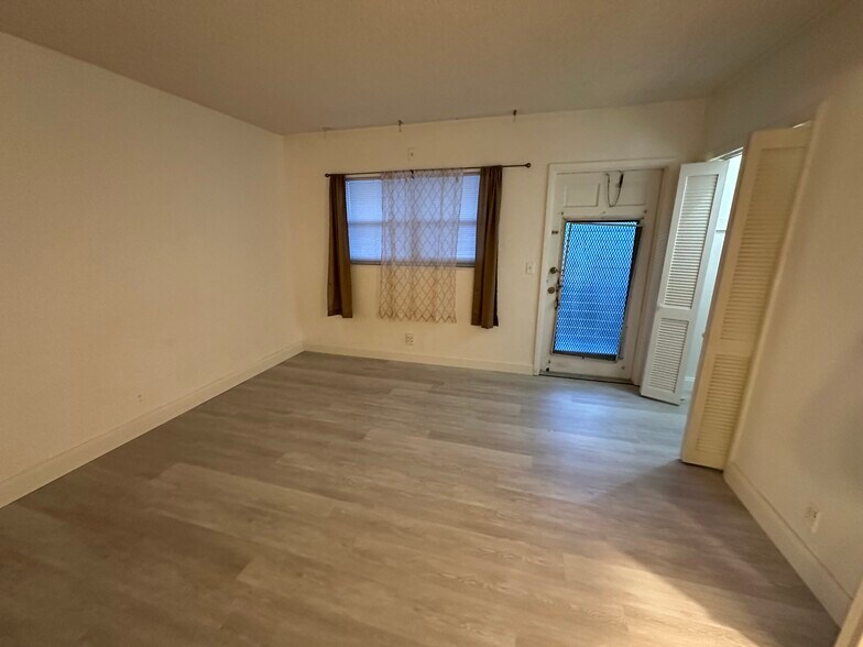 Building Photo - 467 Golden Isles Dr