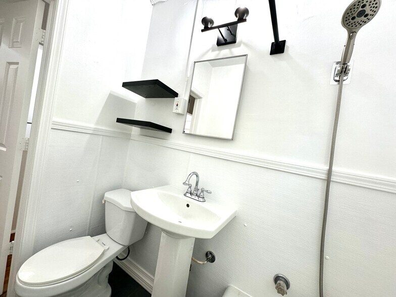 Building Photo - 1108 S Detroit Ave Michael