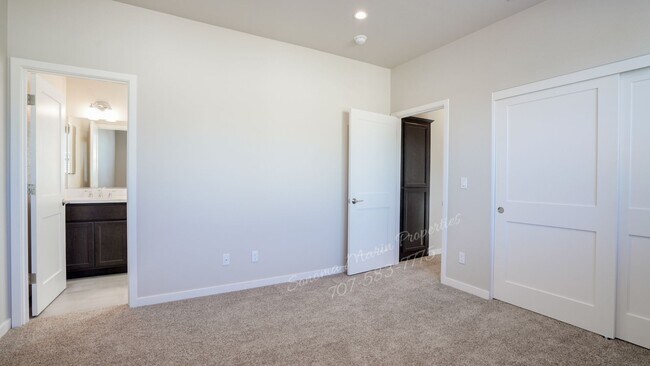 Building Photo - 542 Trisha Ln