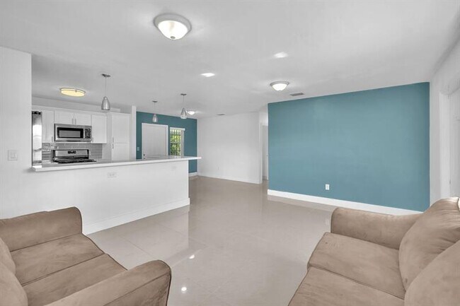 Building Photo - 17115 NW 12th Ct
