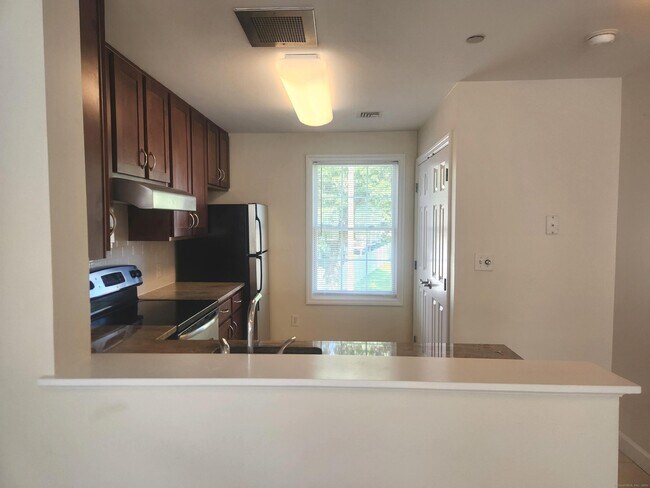 Building Photo - 10 Rockfield Dr