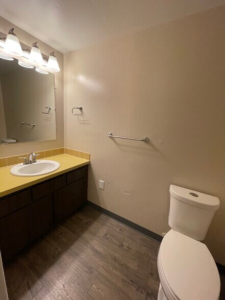 Master Bath - 46398 Max Harder Rd N