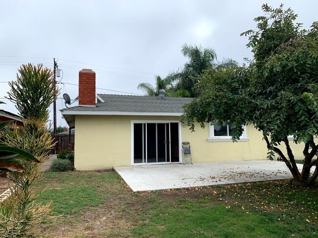 Building Photo - 4917 Roja Dr