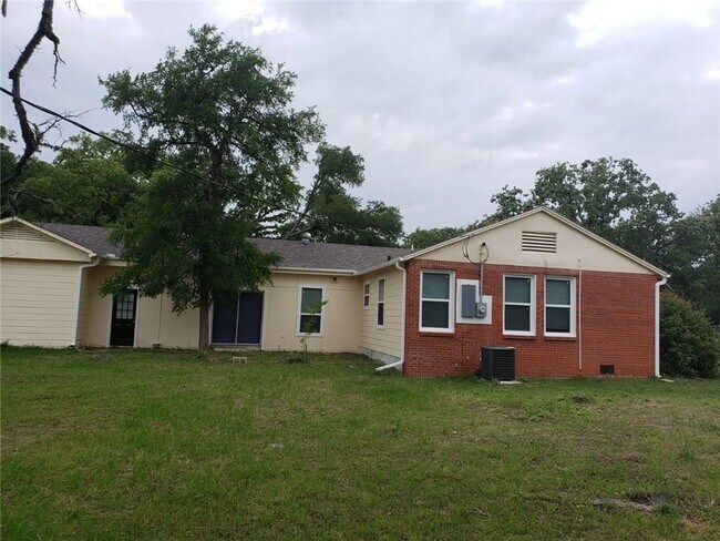 Building Photo - 18901 Hogeye Rd