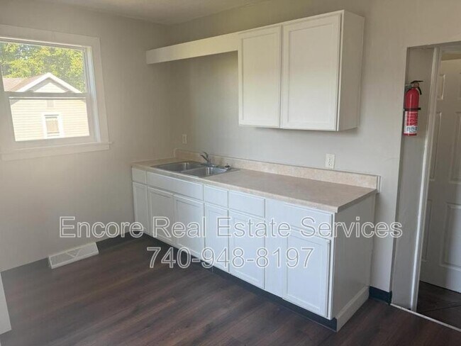 Building Photo - 144 1/2 S 3rd St