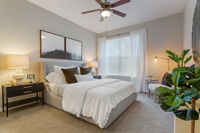 Building Photo - Up to 6 Weeks Off | 1-Bed Near Beltway 8!