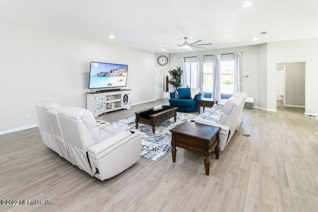 Building Photo - 15935 Great Lakes Cir