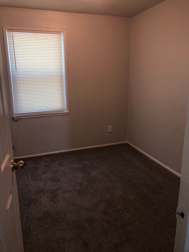 Building Photo - 3 Bedroom 1bath Southwest Baltimore
