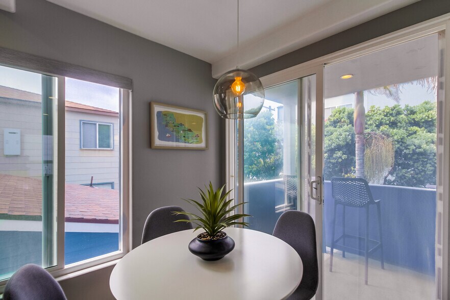 Building Photo - 735 Whiting Ct