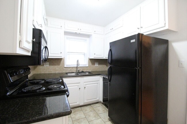 Building Photo - 2 Bedroom 1 Bath Home In Mission Kansas