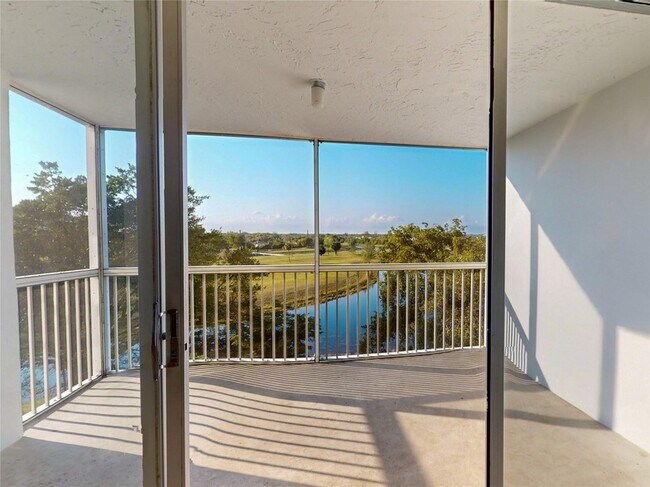 Building Photo - 3080 N Course Dr