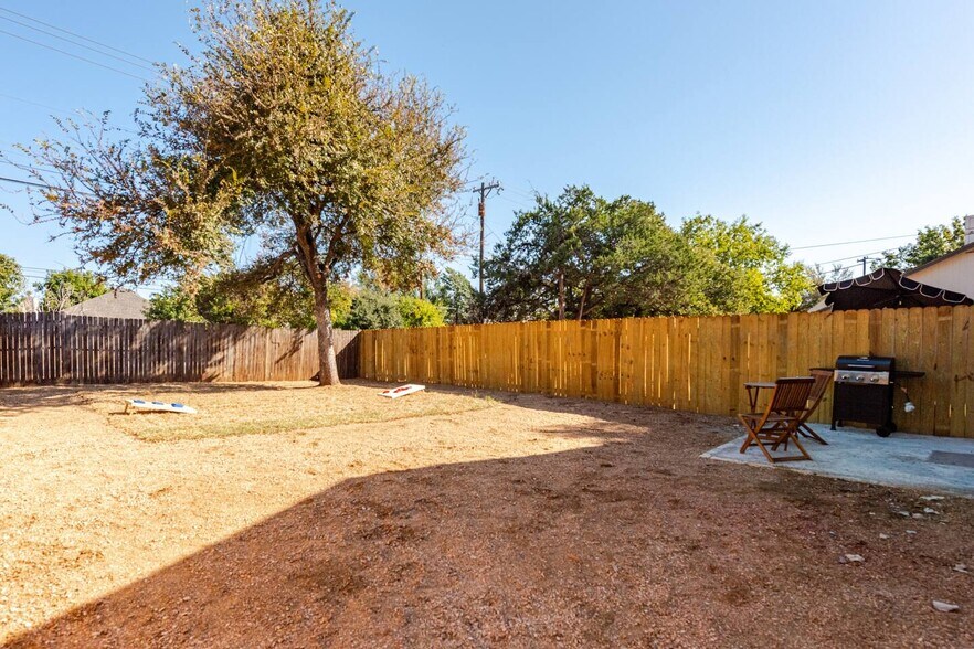 Building Photo - 1751 Horseshoe Cir