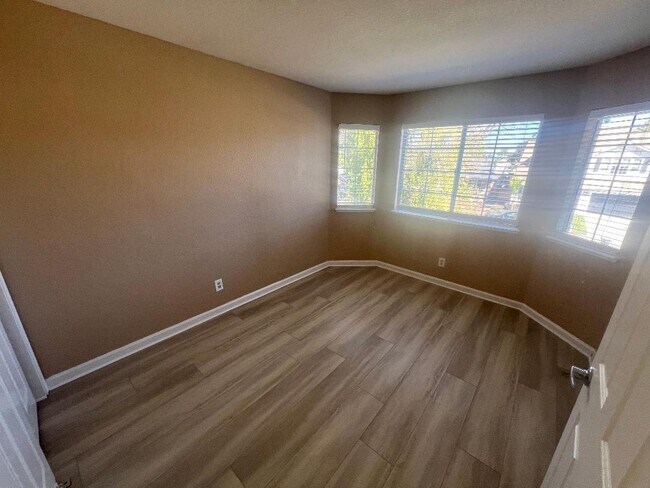 Building Photo - 5016 Perry Way