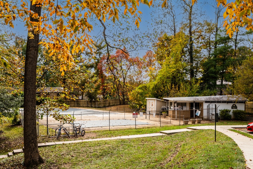 Building Photo - 4965 Americana Dr