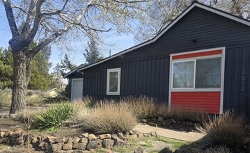 Building Photo - ?PRICE DROP? $300 off 1st months rent?Private & Super Cute 1BR – Prime Bend Location Near Food Carts