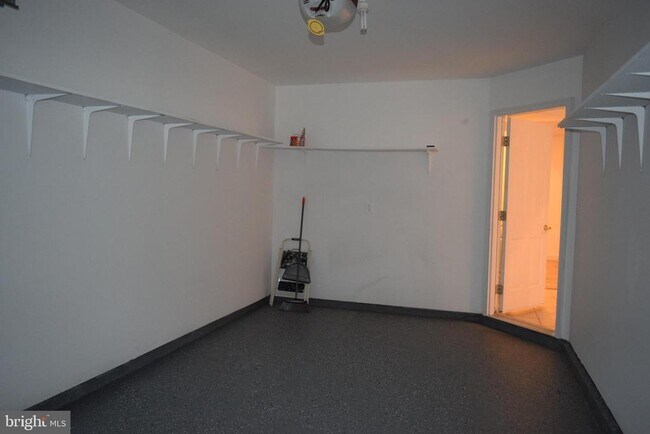 Building Photo - 15435 Binder Ct