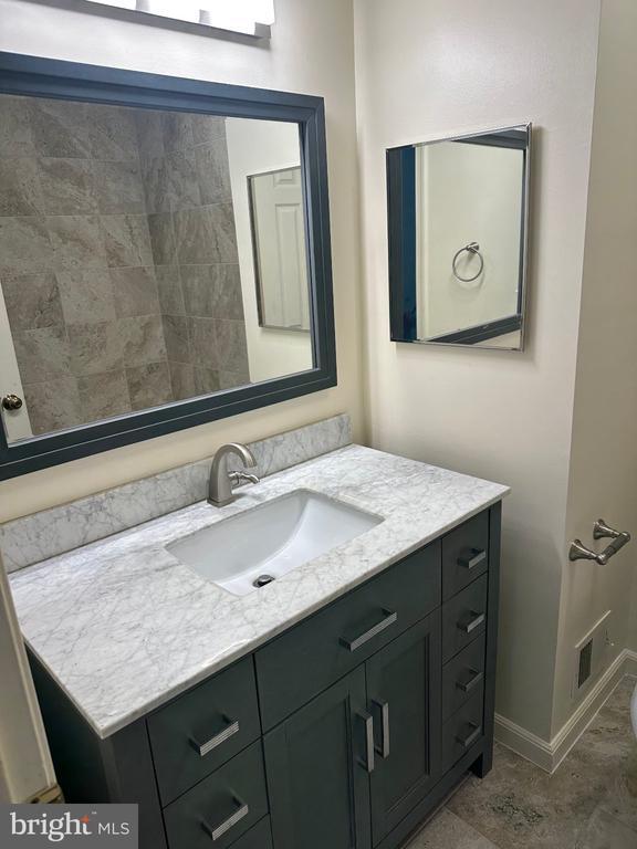 Building Photo - 942 S Rolfe St