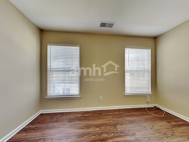 Building Photo - 11016 Treebranch Dr