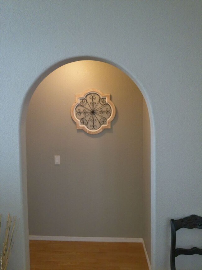 Building Photo - Fully furnished short term rental less then 6 months great for winter rental