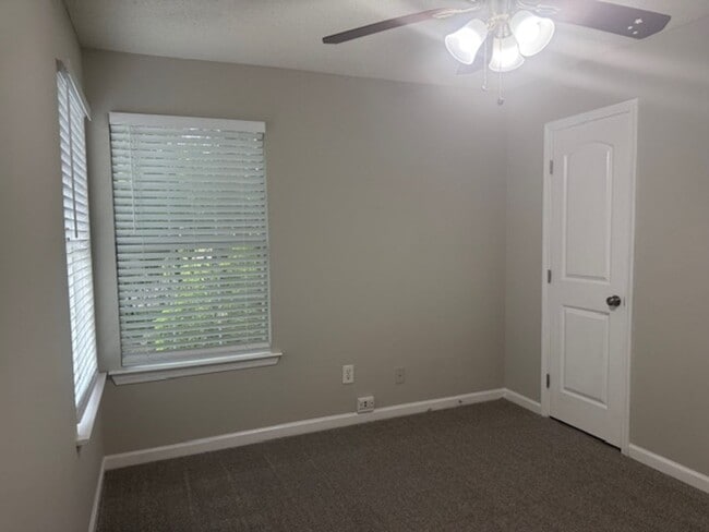 Building Photo - Charming 3BR / 2 Bath Ranch in Hampton!