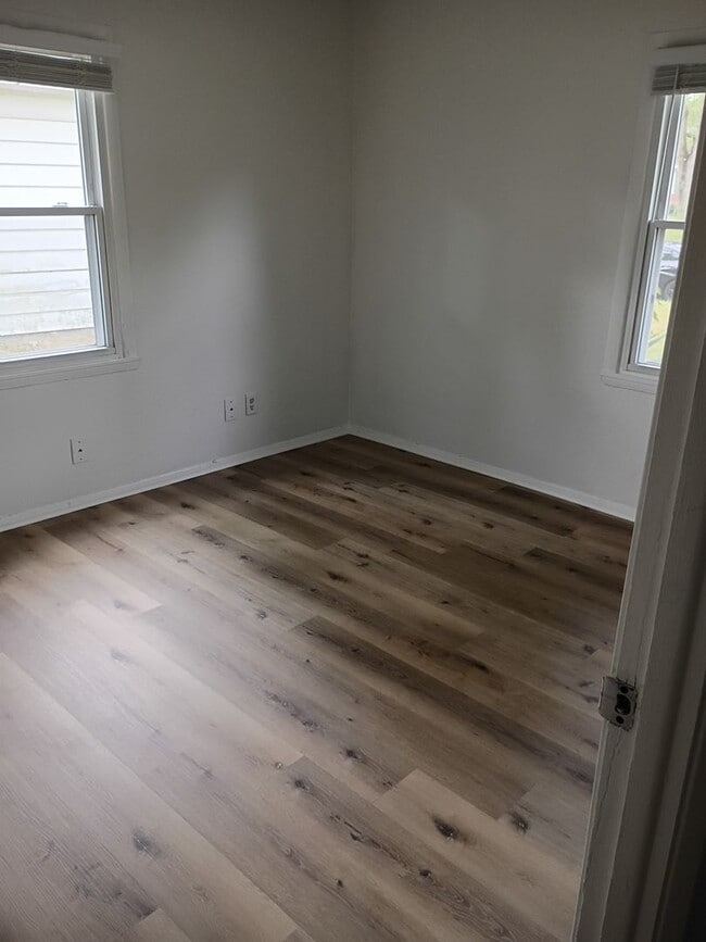 Building Photo - Updated 3BR/2BA + Detached 2-Car Garage!