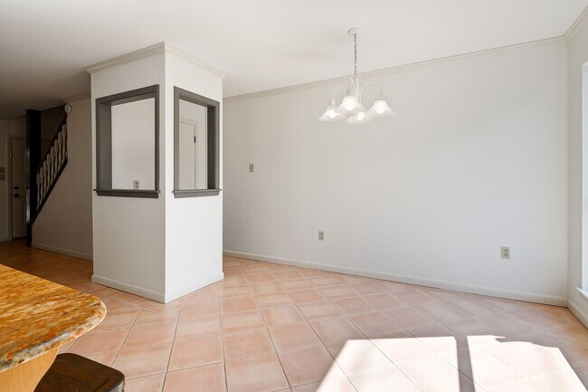 Building Photo - 956 Ridgepoint Ct