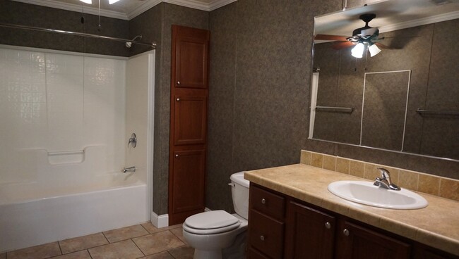 Building Photo - Home in the Lowndes County